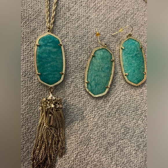 Kendra Scott Rayne green necklace and Danielle earrings set - Picture 2 of 5